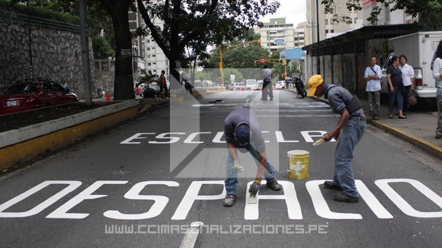 Demarcación despacio en pista