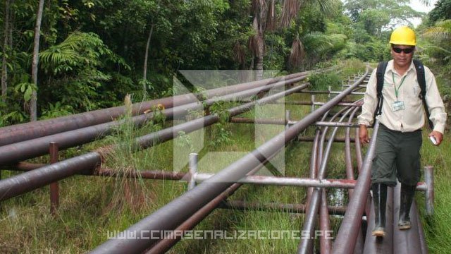 señalización con etiquetas para tuberías de hidrocarburos